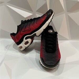 Nike Air Max Plus. Women's Sneakers